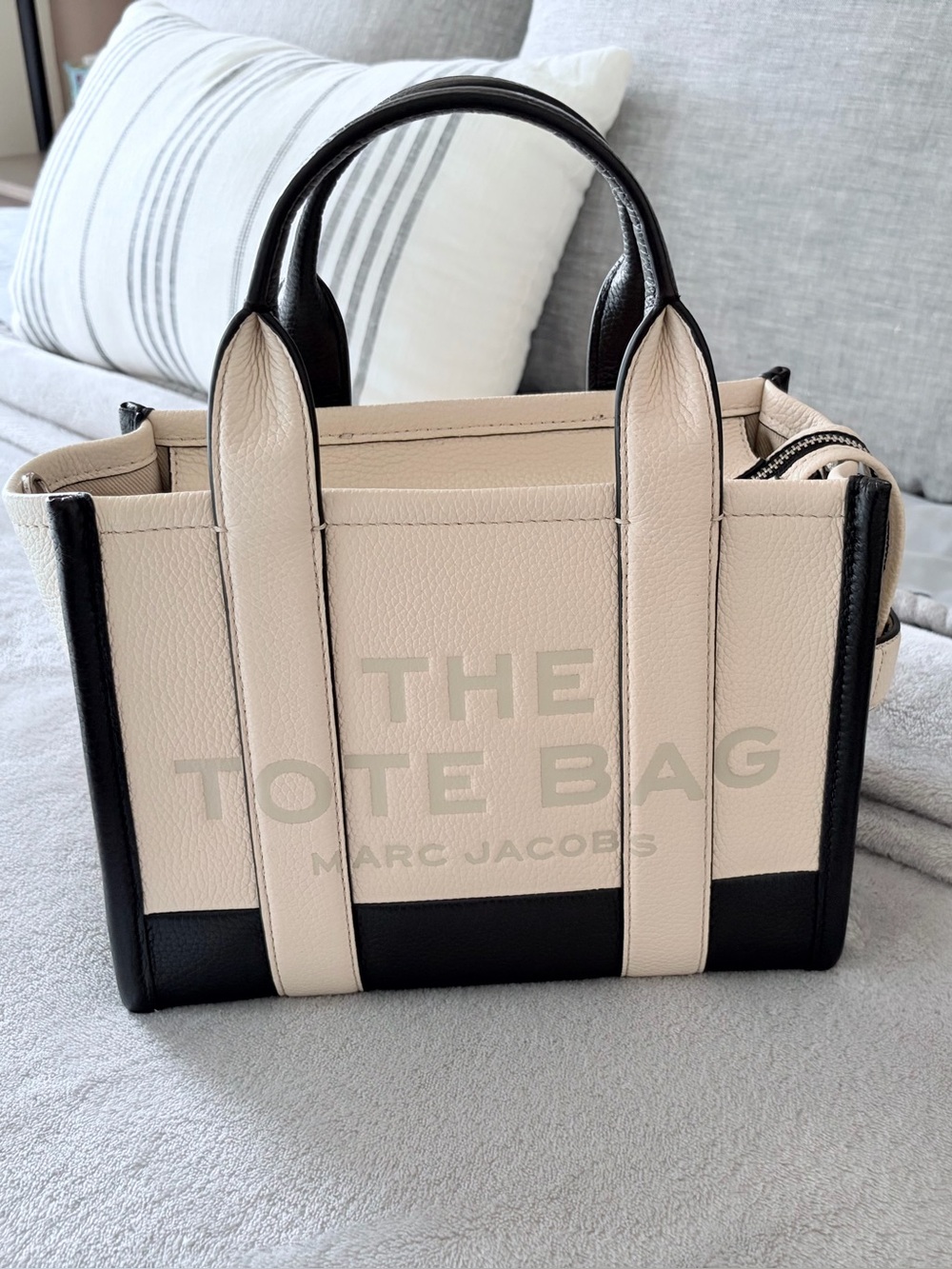 Marc Jacobs The Tote Bag in leather Ivory and Black Colorblock